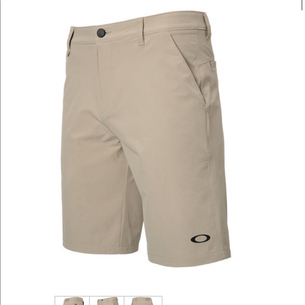 Men’s Oakley Khaki Shorts Size 32